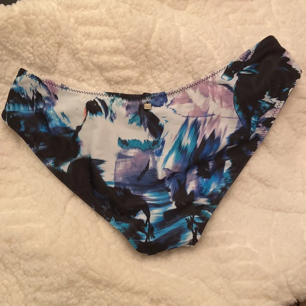 NWT Fabletics Olivia Réversible bikini bottom